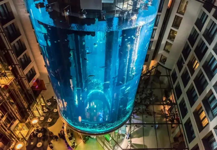 AquaDom oceanarium Berlin - odkryj największe akwarium w Europie