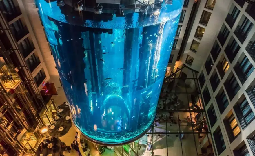 AquaDom oceanarium Berlin - odkryj największe akwarium w Europie